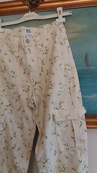 urban outfitters çiçekli pantolon