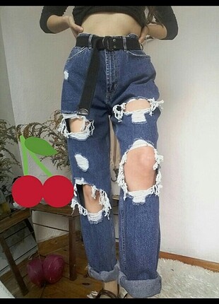 Urban Outfitters mom jean 