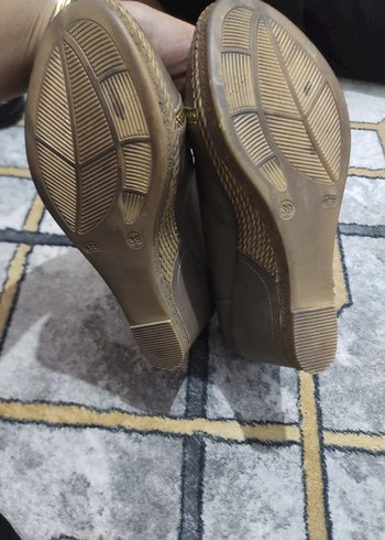 Bej Deri Dolgu Topuklu Kadın - Görsel 3