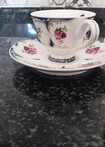 Çiçek Desenli Beyaz Porselen Fincan ve Tabağı - Görsel 2