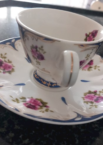 Çiçek Desenli Beyaz Porselen Fincan ve Tabağı - Görsel 3