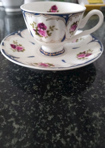 Çiçek Desenli Beyaz Porselen Fincan ve Tabağı - Görsel 4