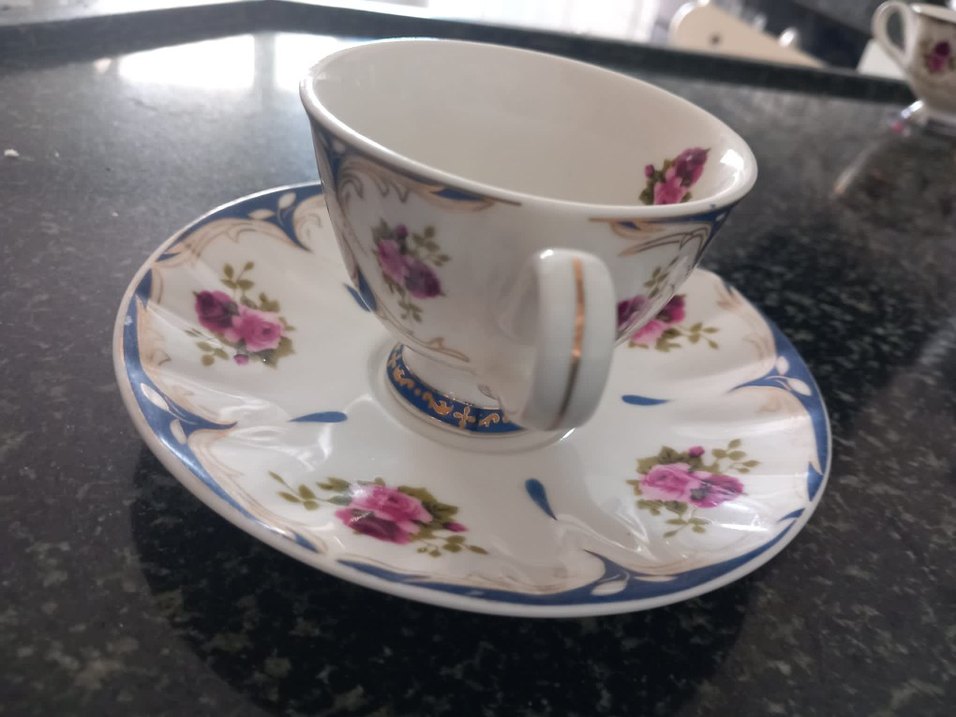 Çiçek Desenli Beyaz Porselen Fincan ve Tabağı - Görsel 3