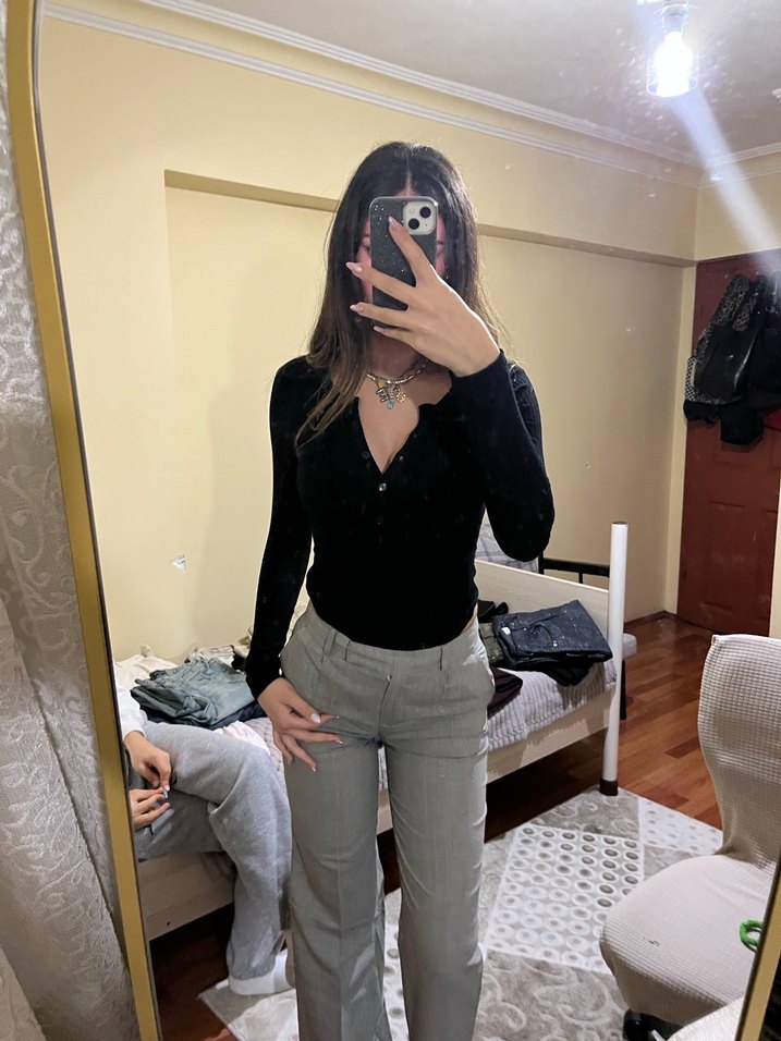 Gri V Yakalı Uzun Kollu Ofis Bluzu - Görsel 3