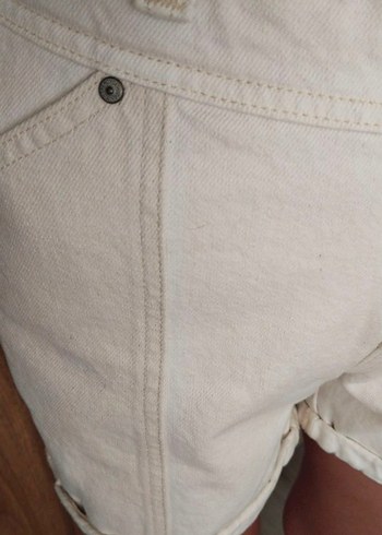 Trendyol & Milla Kadın Beyaz Düğmeli Midi Şort