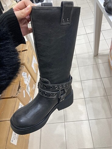 Bershka bershka çok tokalı siyah biker çizme