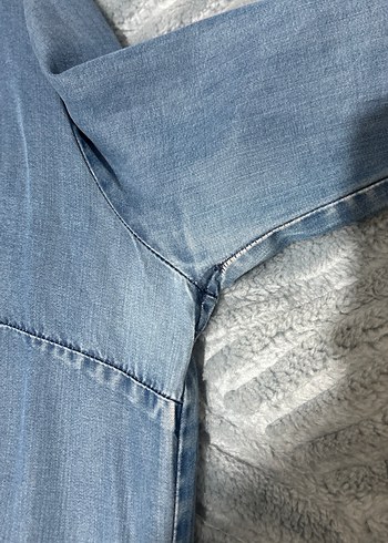 İnce kot pardesü ve eşarp - Görsel 3