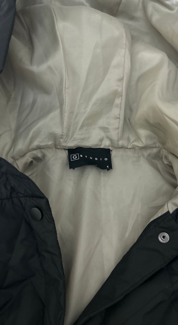 Siyah Kapüşonlu Kadın Kap - Görsel 3