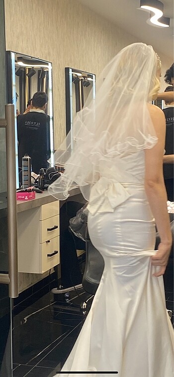 Beyaz kurdeleli gelinlik - Görsel 3