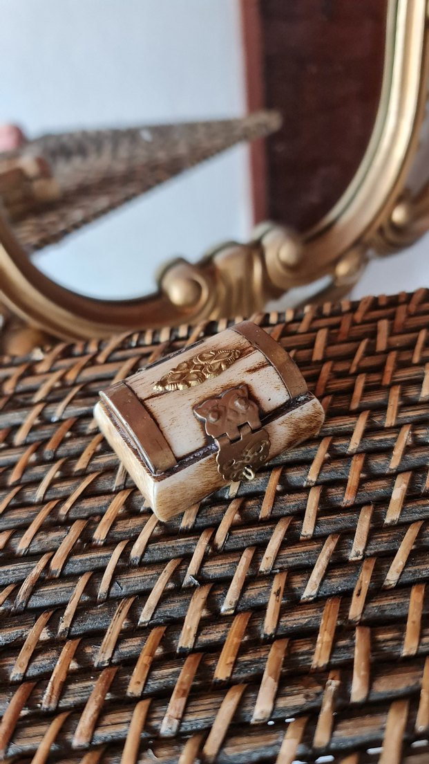 Antika kemik prinç küçük takı kutusu - Görsel 2