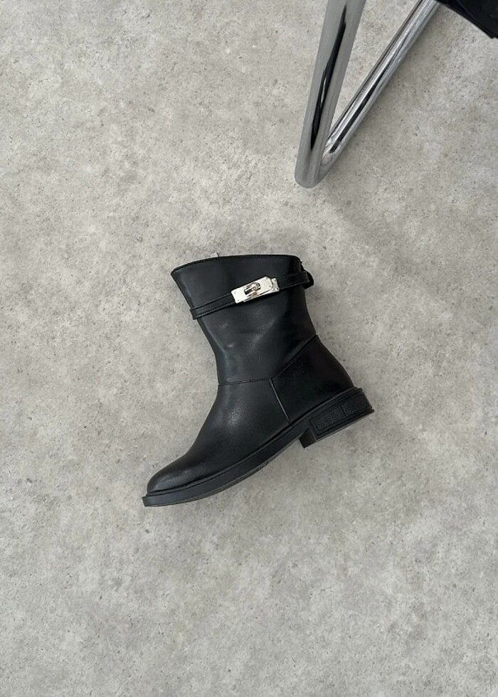 Siyah Kadın Bot - Görsel 4