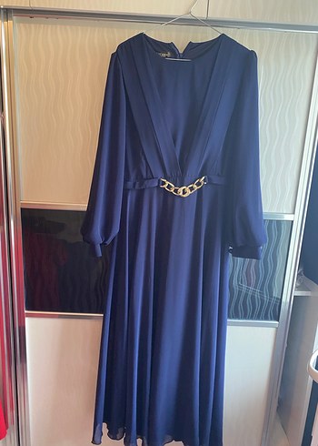 Zincir Detaylı Mavi Uzun Abiye Elbise - Görsel 2