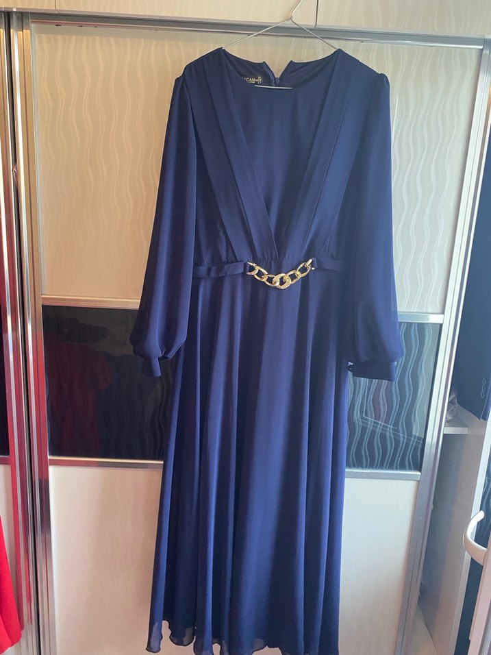 Zincir Detaylı Mavi Uzun Abiye Elbise - Görsel 2