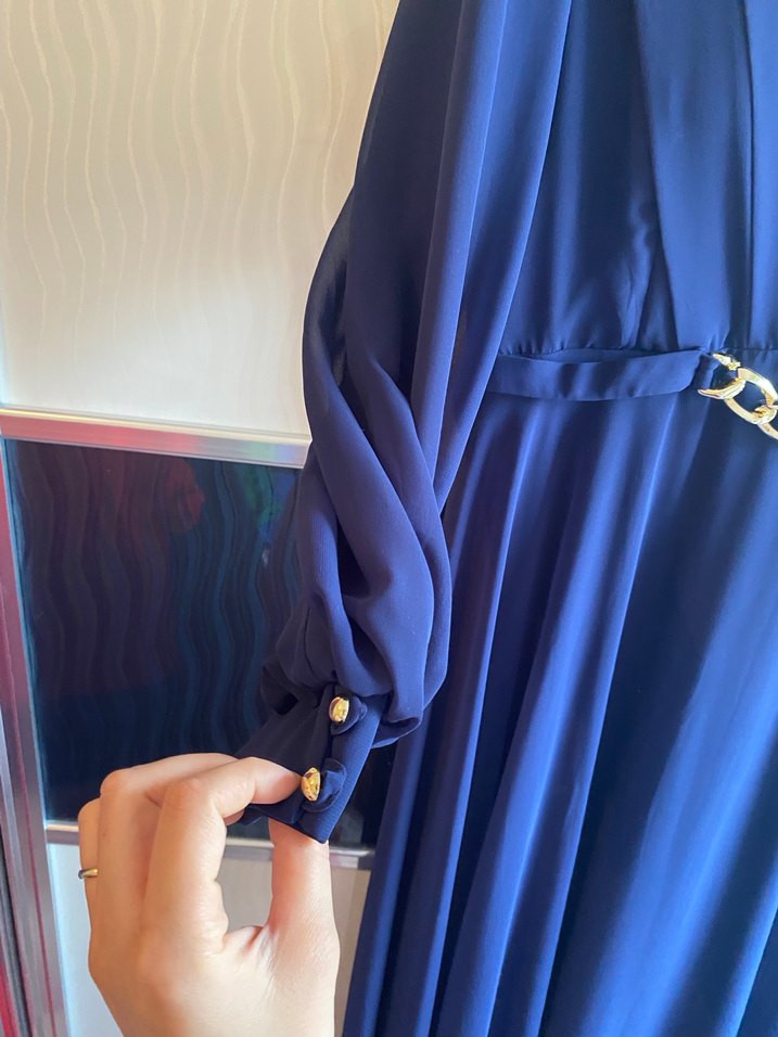 Zincir Detaylı Mavi Uzun Abiye Elbise - Görsel 3