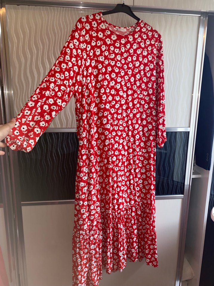 Kırmızı çiçekli elbise tesettür - Görsel 2