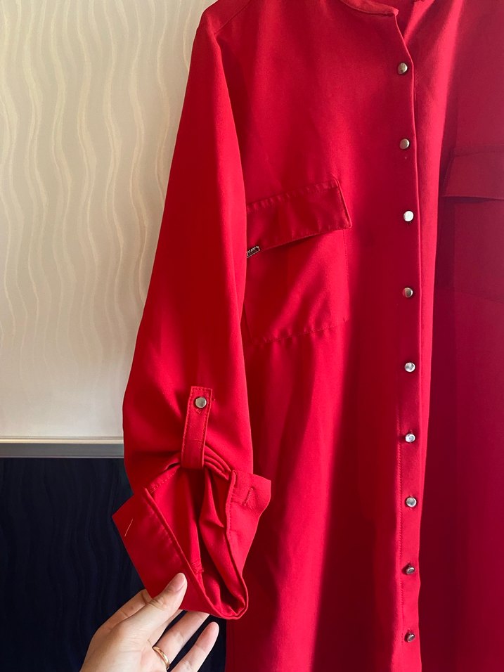 Düğmeli Kırmızı Uzun Kollu Midi Gömlek - Görsel 2