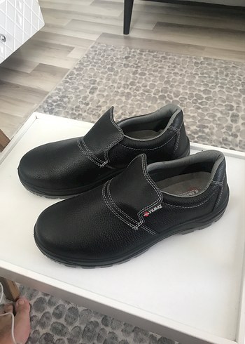 Korumalı iş ayakkabısı