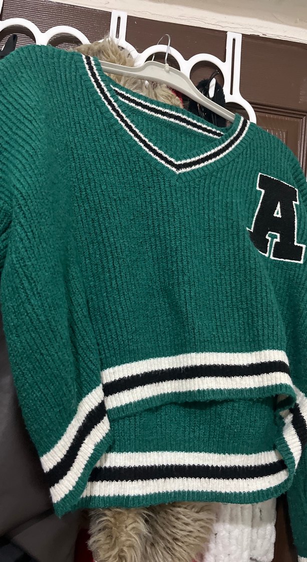 Yeşil Nakışlı V Yaka Örgü Kadın Kazak - Görsel 2