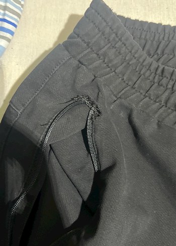 Siyah Fermuarlı Rahat Kesim Erkek Şort - Görsel 5