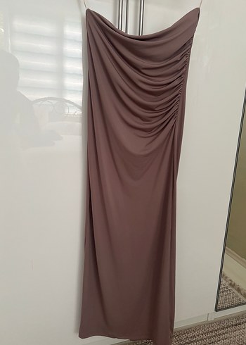 Diğer Straplez elbise. M beden ama S bedene de uyumludur.