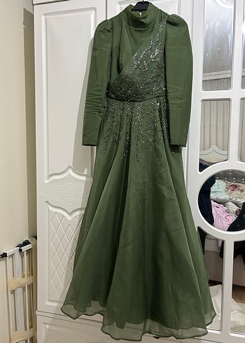 koyu yeşil tesettür abiye - Görsel 2