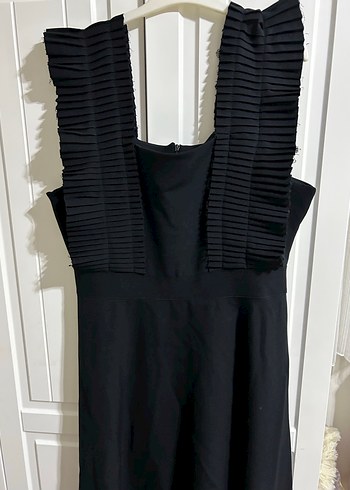 Siyah Fırfırlı V Yakalı Uzun Abiye Elbise - Görsel 3