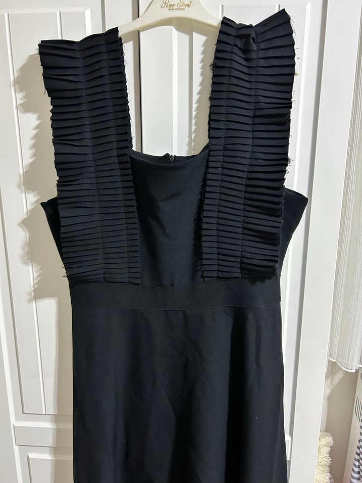 Siyah Fırfırlı V Yakalı Uzun Abiye Elbise - Görsel 4