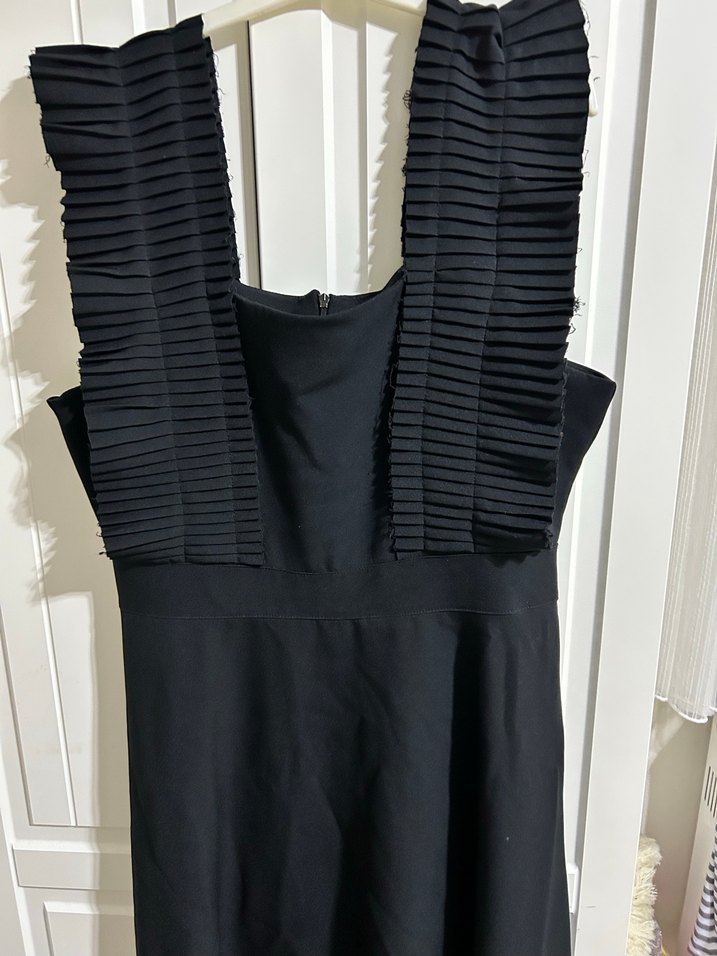 Siyah Fırfırlı V Yakalı Uzun Abiye Elbise - Görsel 5