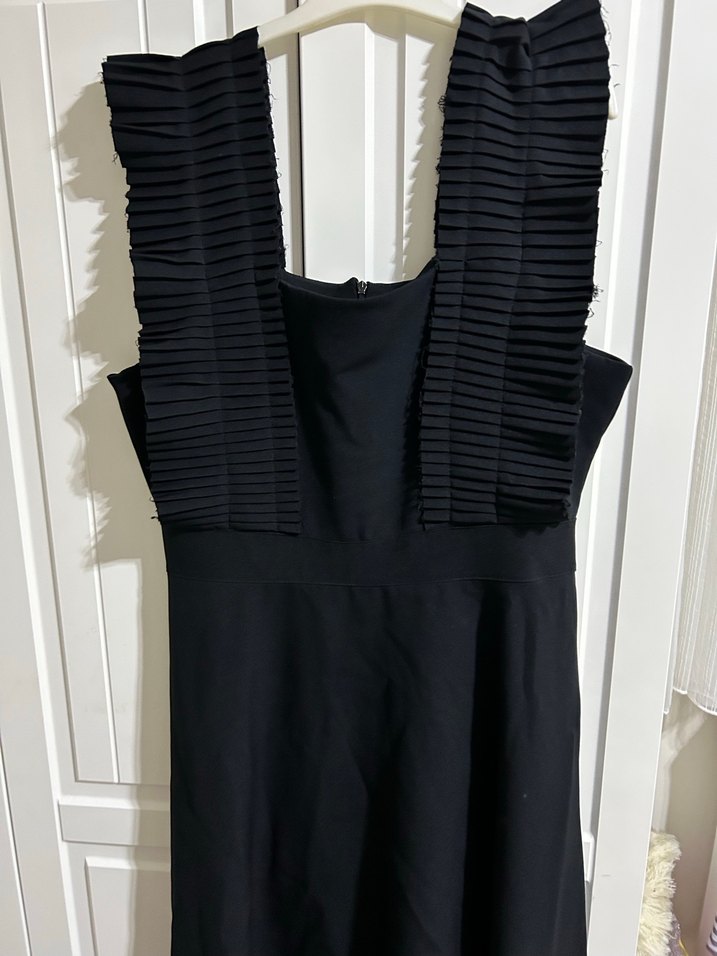 Siyah Fırfırlı V Yakalı Uzun Abiye Elbise - Görsel 3