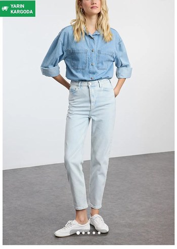 açık mavi yüksekbel slim mom jeans