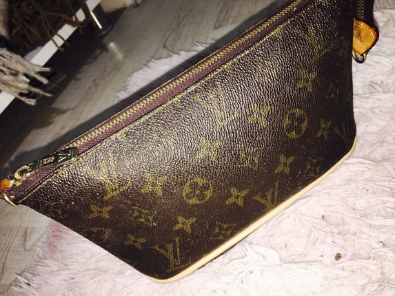 LOUIS VUITTON Lv Makyaj Cantasi.