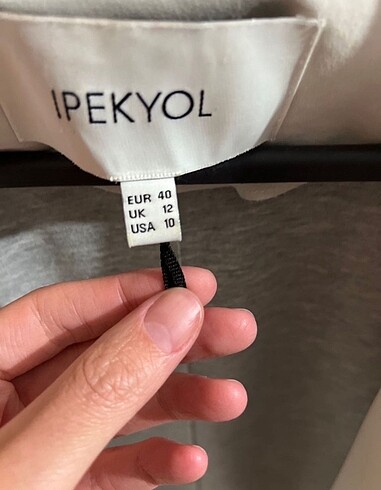 l Beden İpekyol Trençkot