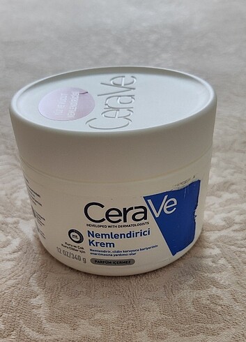 CeraVe Yüz ve Vücut Nemlendiricisi