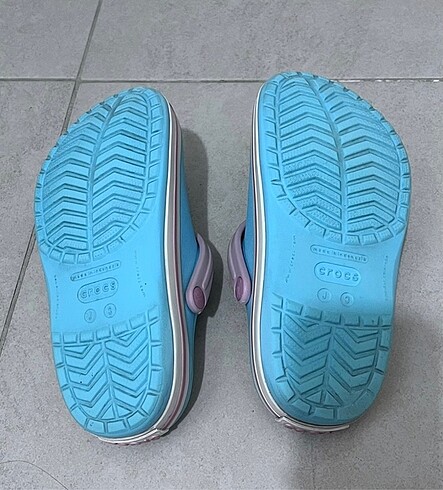 34 Beden Kız çocuk orijinal crocs J3