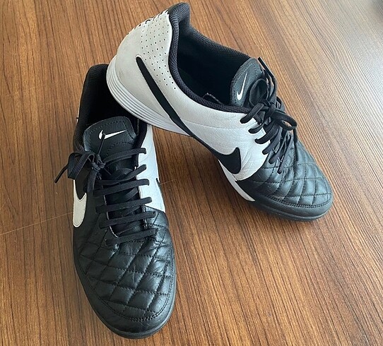 Nike Tiempo halı saha ayakkabısı