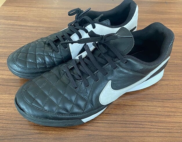 43 Beden siyah Renk Nike Tiempo halı saha ayakkabısı