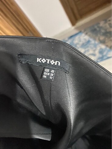 40 Beden çeşitli Renk Koton marka saten straplez elbise
