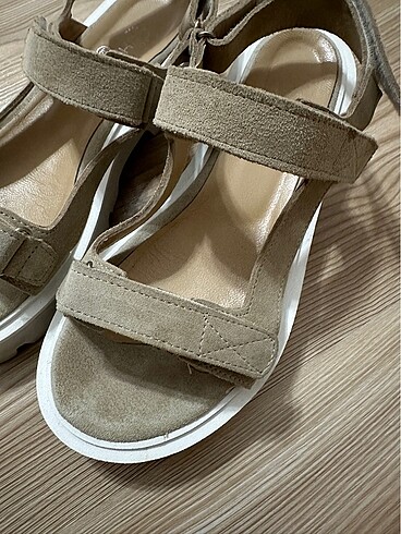 Diğer Chanel model sandalet