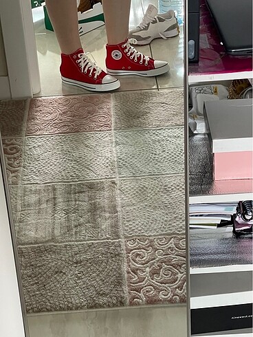 Kırmızı converse