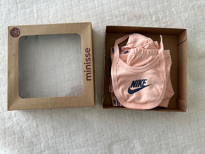 Nike Hastane çıkışı bebek kıyafeti