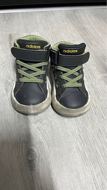 Adidas 22 numara ayakkabı