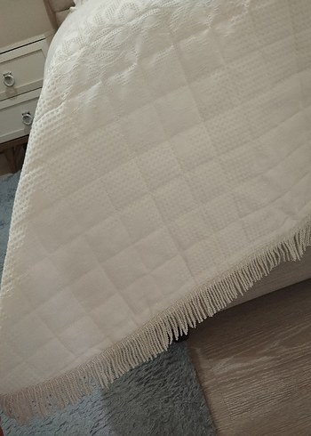 Kırık Beyaz Düz Desenli Saçaklı Yatak Örtüsü - Görsel 4