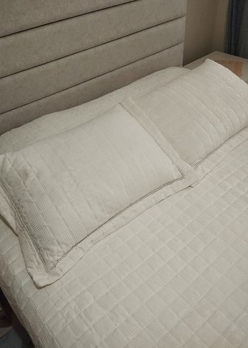 Kırık Beyaz Düz Desenli Saçaklı Yatak Örtüsü - Görsel 5