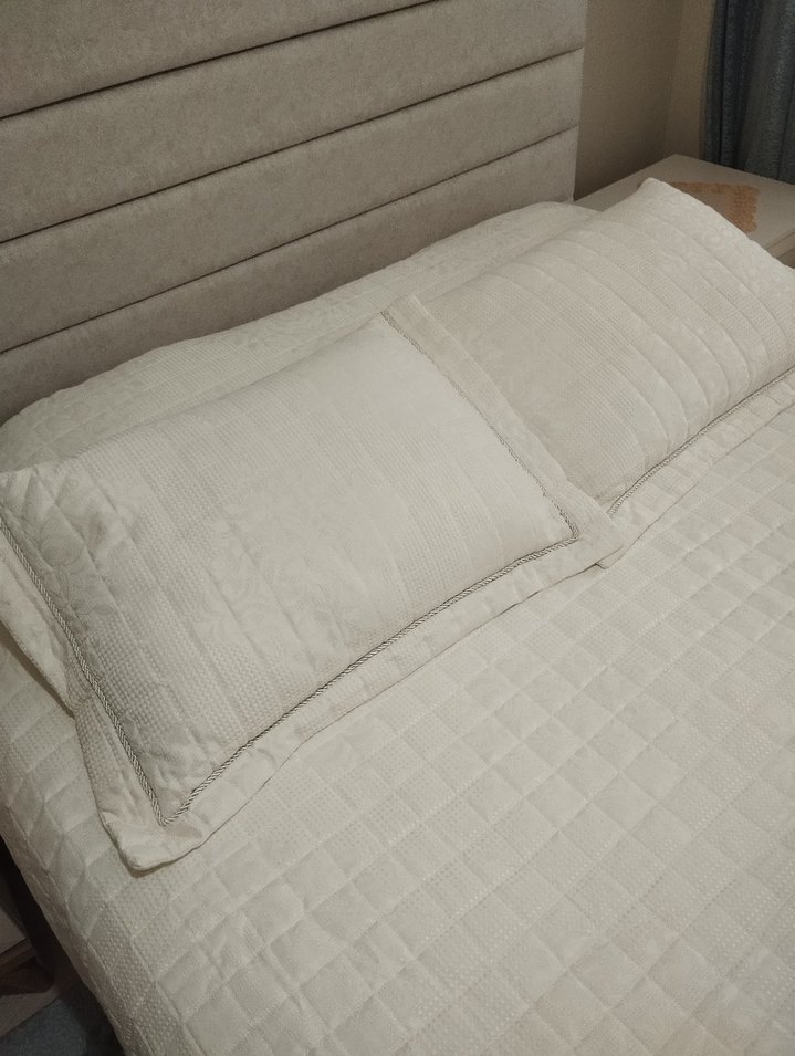 Kırık Beyaz Düz Desenli Saçaklı Yatak Örtüsü - Görsel 5