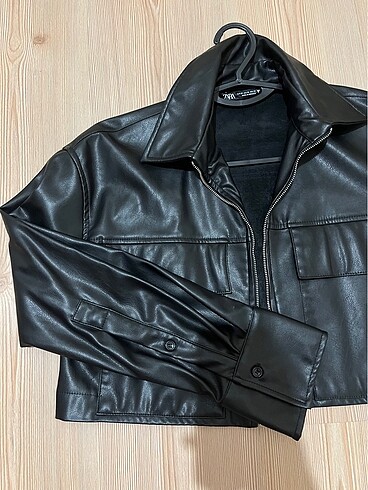 Zara crop deri gömlek