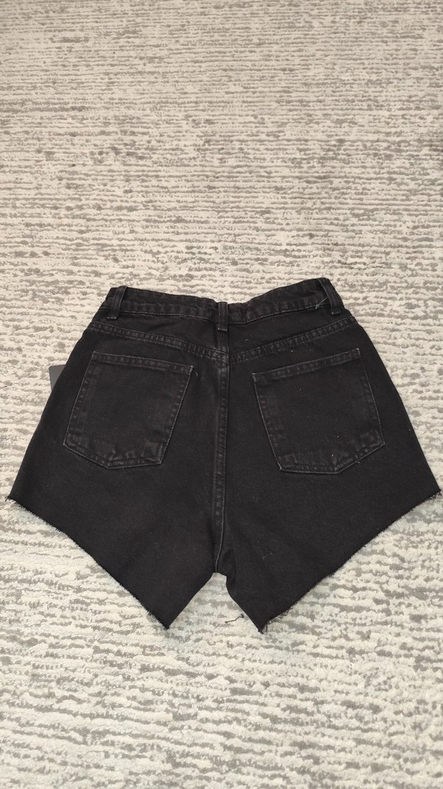 Siyah Mini Bol Kesim Denim Şort - Görsel 2