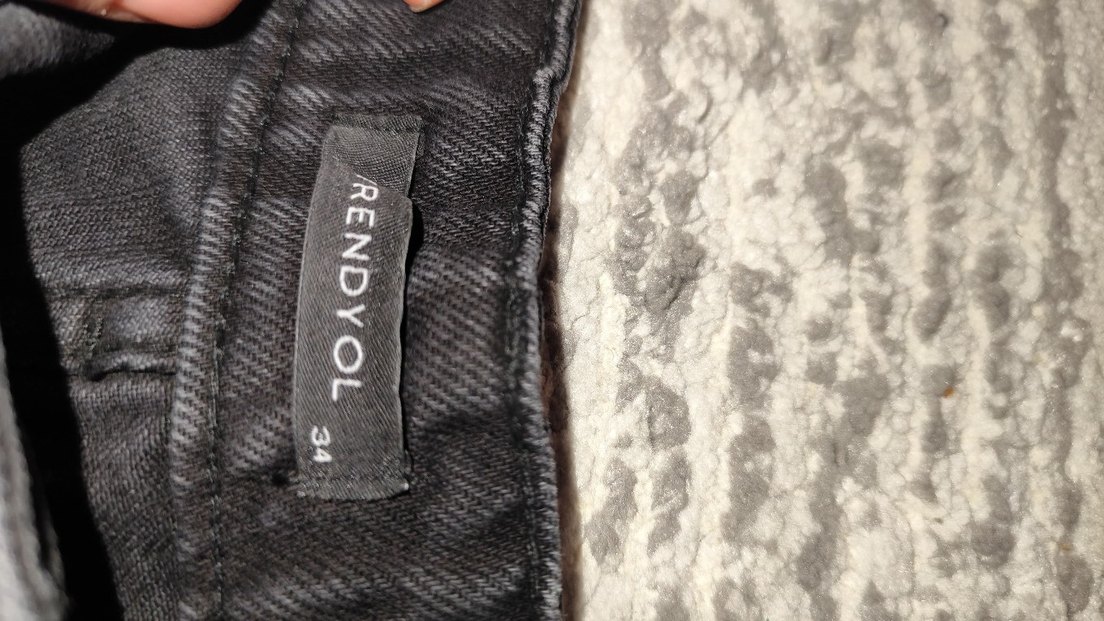 Siyah Mini Bol Kesim Denim Şort - Görsel 3