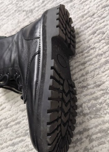 Zara Marka Siyah Deri Fermuarlı Bot - Görsel 4