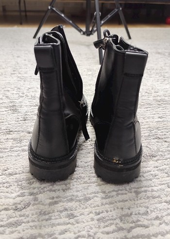 Zara Marka Siyah Deri Fermuarlı Bot - Görsel 7