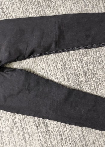 H&M Marka Diz Yırtık Detaylı Gri Kadın Denim Pantolon - Görsel 4